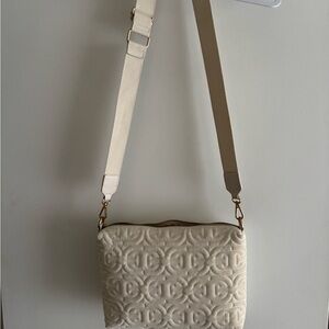 Elegant Cream Quilted Shoulder Bag